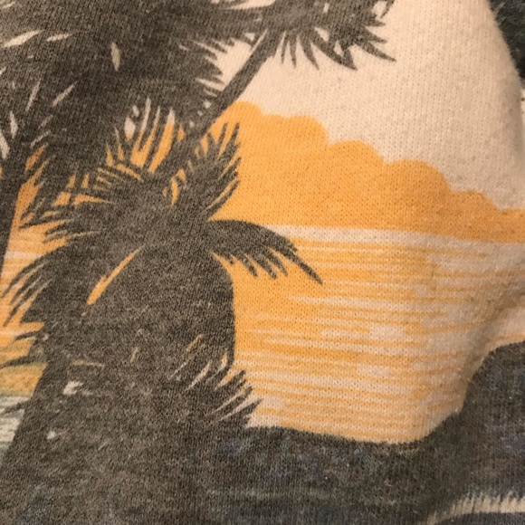 Hurley sweatshirt. - Picture 4 of 4